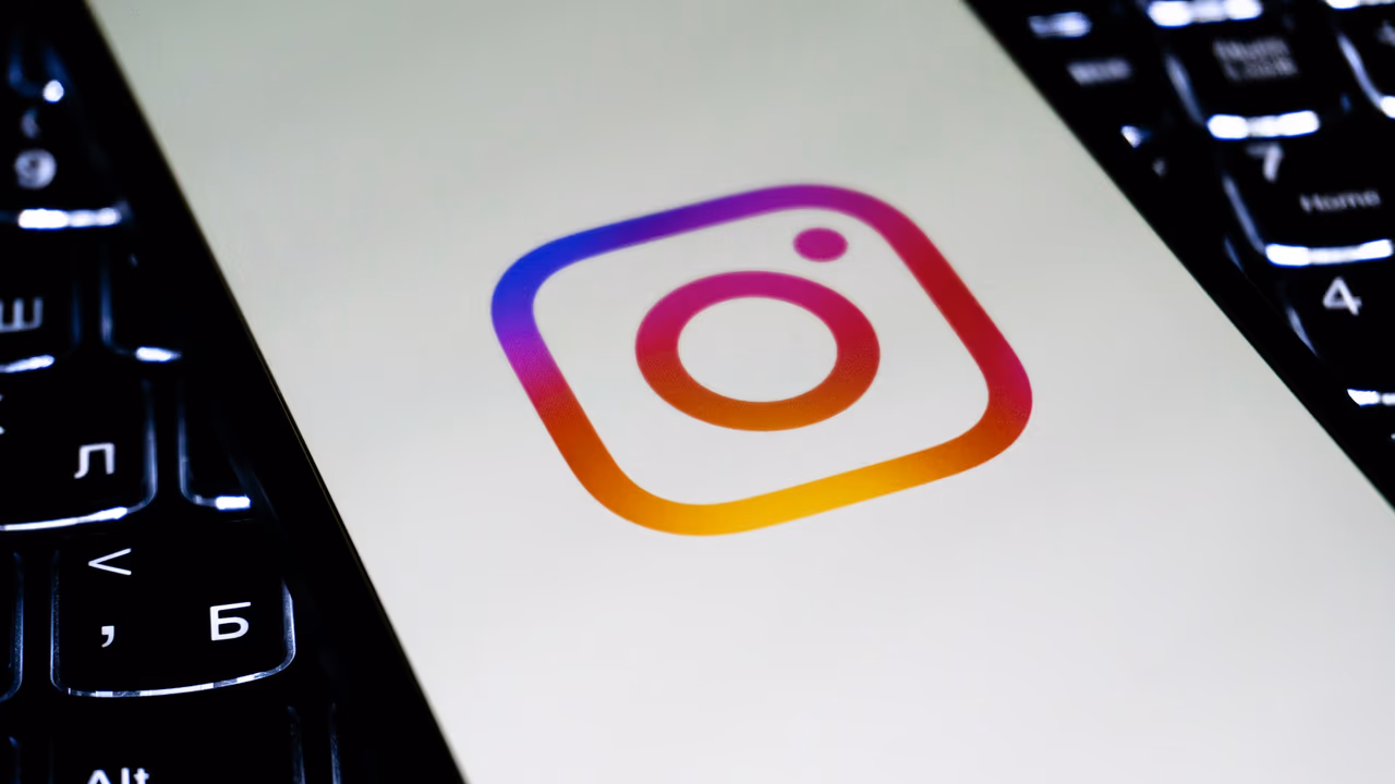 Jak sprzedać swoje dzieła sztuki na Instagramie – przewodnik
