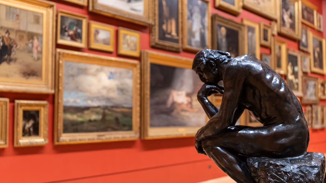 Jakie prowizje pobierają galerie za sprzedaż obrazów – przewodnik